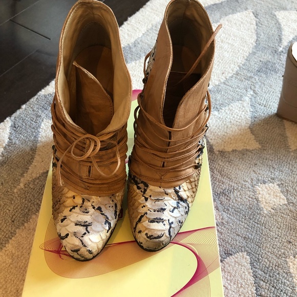 Browns snake lace booties size 38 - Picture 2 of 5